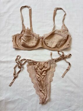Vintage Victorias Secret Silk Lace Underwire Bra & Tie-Side Thong Lingerie Set
